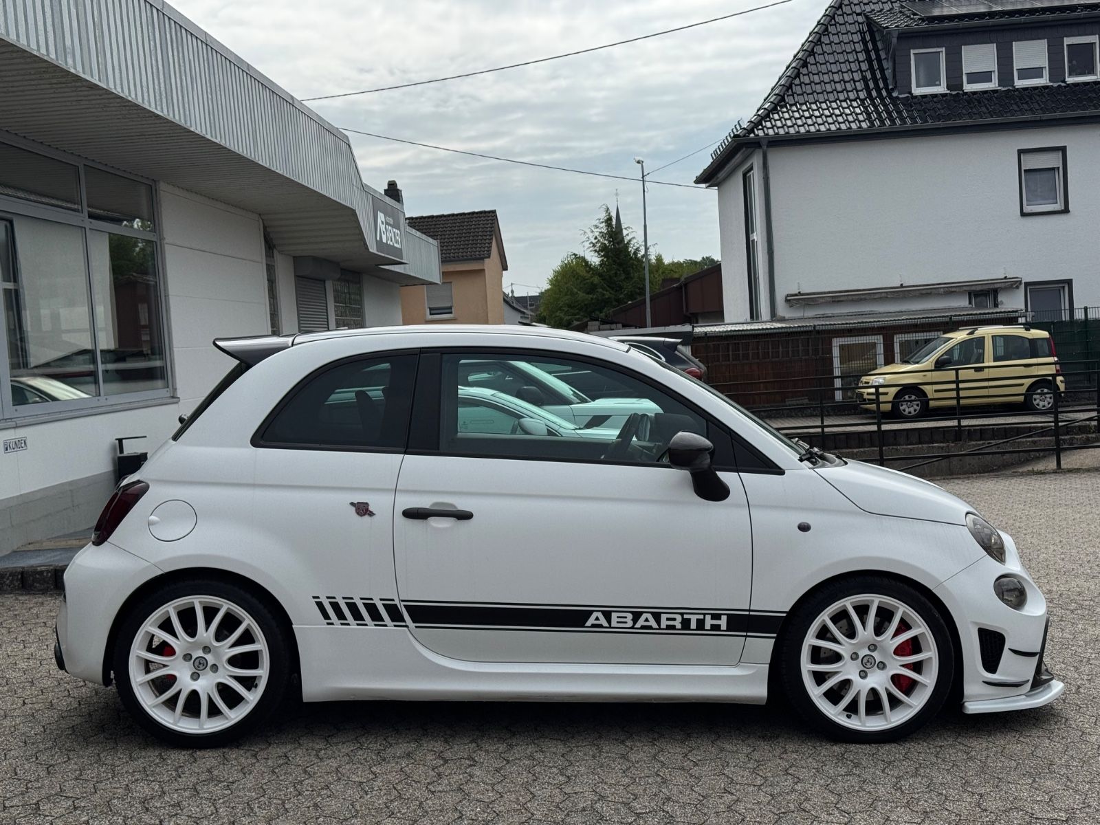 Fahrzeugabbildung Abarth 595 esseesse/CARBON/Akrapovic/MATT/Maxton-Design