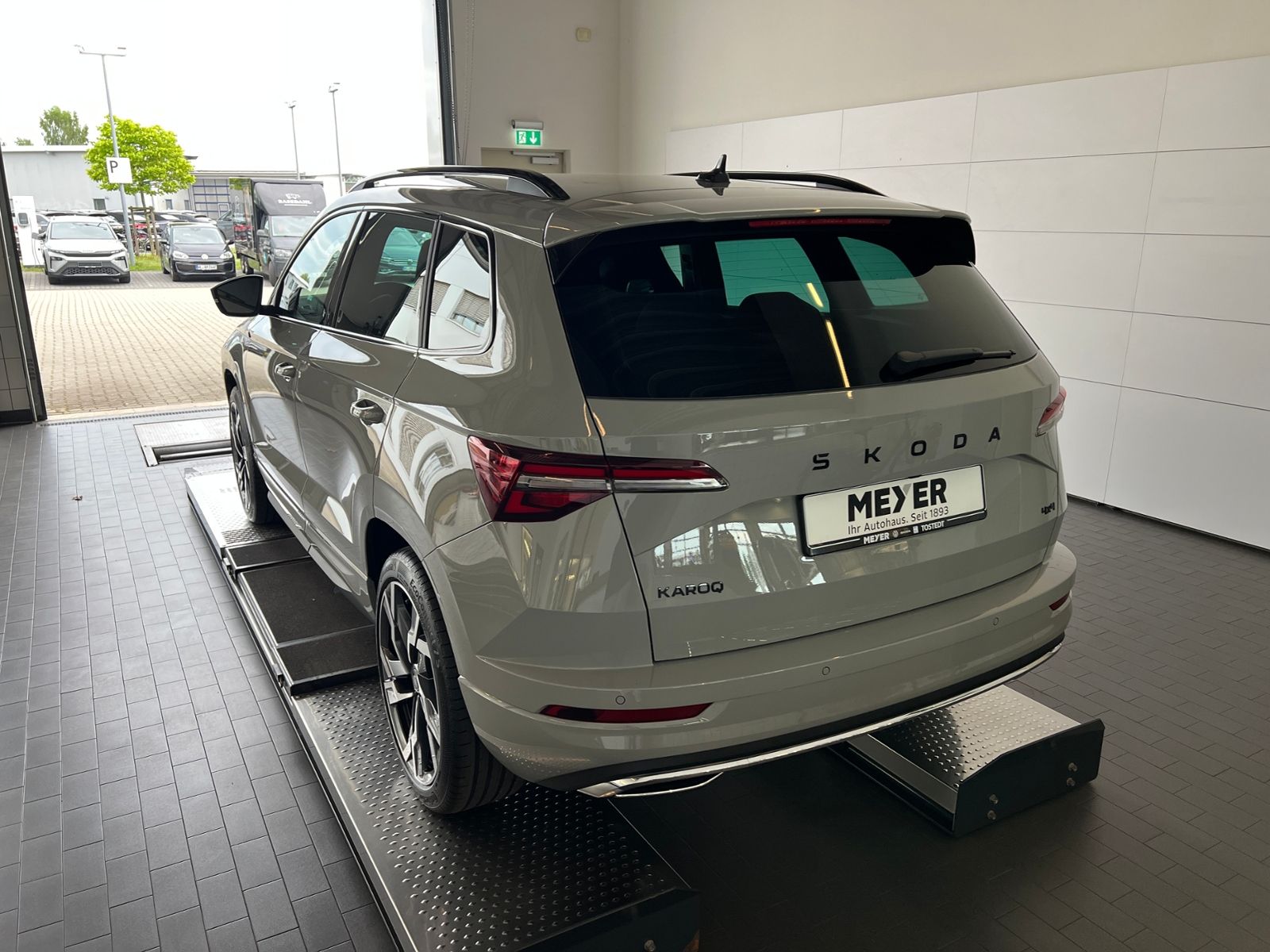 Fahrzeugabbildung SKODA Karoq Sportline 2.0 TSI 4x4 DSG *CANTON, AHK, 19