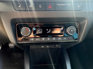 Fahrzeugabbildung SKODA Fabia 1.2 Joy Klimaaut. SHZ DAB Temp. uvm