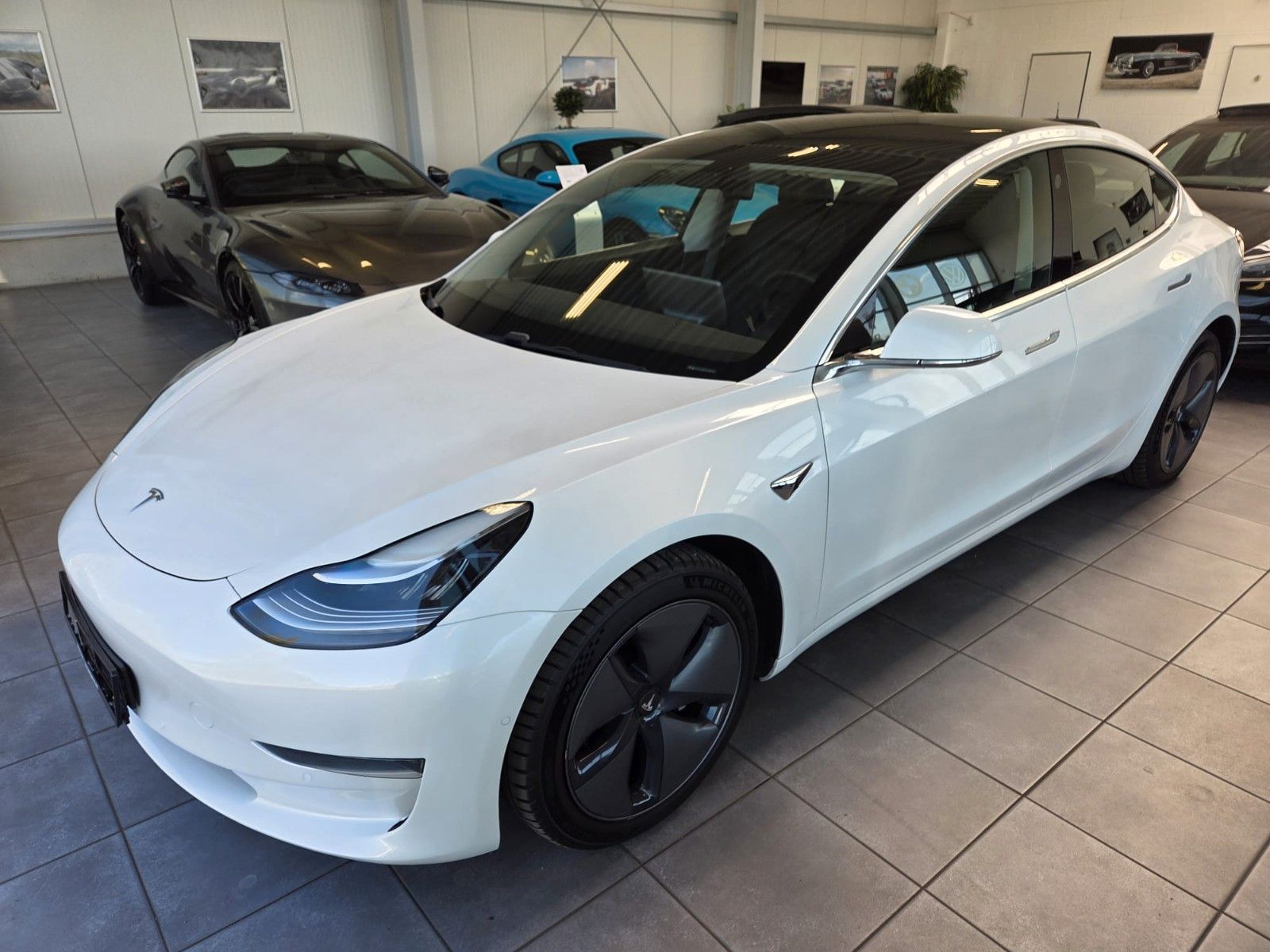 Fahrzeugabbildung Tesla Model 3 Long Range Dual AWD