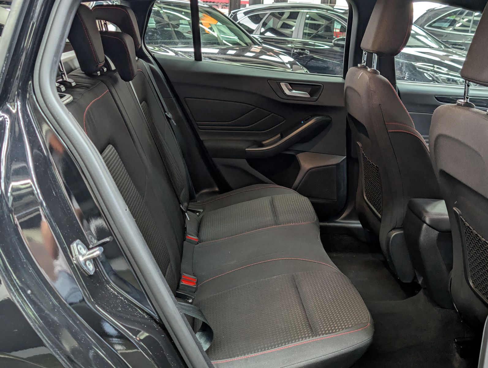 Fahrzeugabbildung Ford Focus 1.0 EB ST-Line ACC LED KAM WINTER Styling