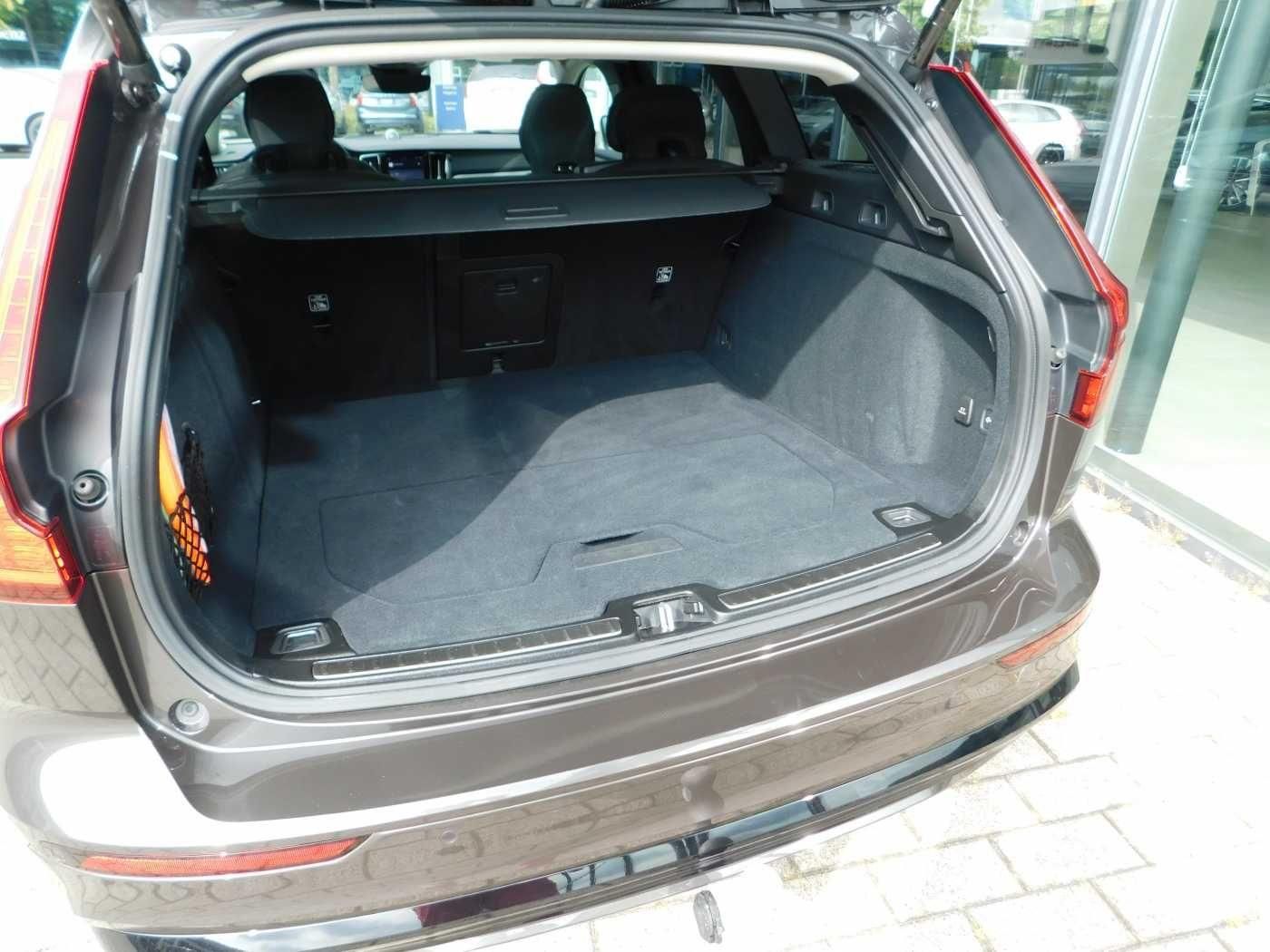 Fahrzeugabbildung Volvo V60 T6 Recharge AWD Ultra Dark