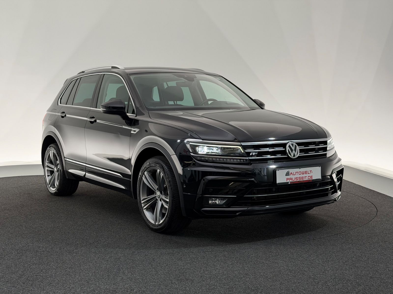 Gebrauchtwagen Volkswagen Tiguan Tiguan 4Mo.*HIGHLINE*R LINE-LED-HUD-R.KAM-KEYLES in Fulda
