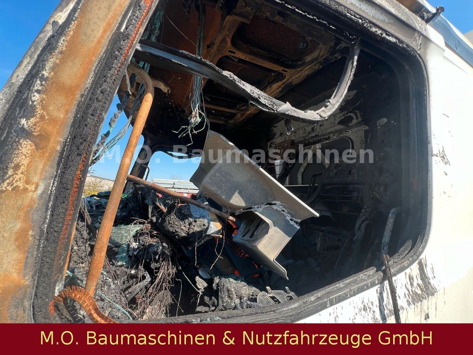 Fahrzeugabbildung Mercedes-Benz Antos  2532 /6x2/ L+L /Euro 5 / Brandschaden /