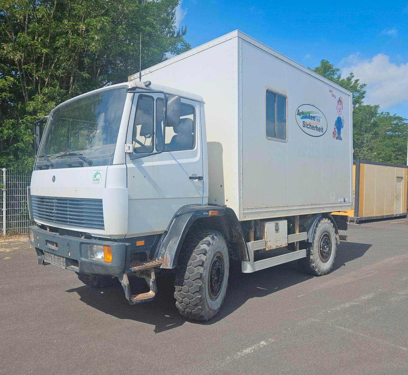 Mercedes-Benz 917 AF 4x4 Allrad Koffer