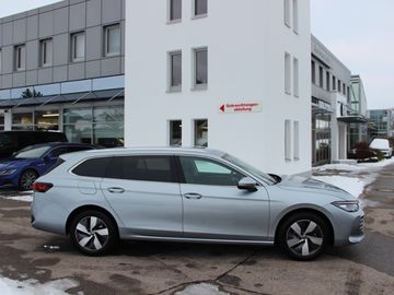 Volkswagen Passat Variant 1.5 eTSI DSG AHK Business Tiptron