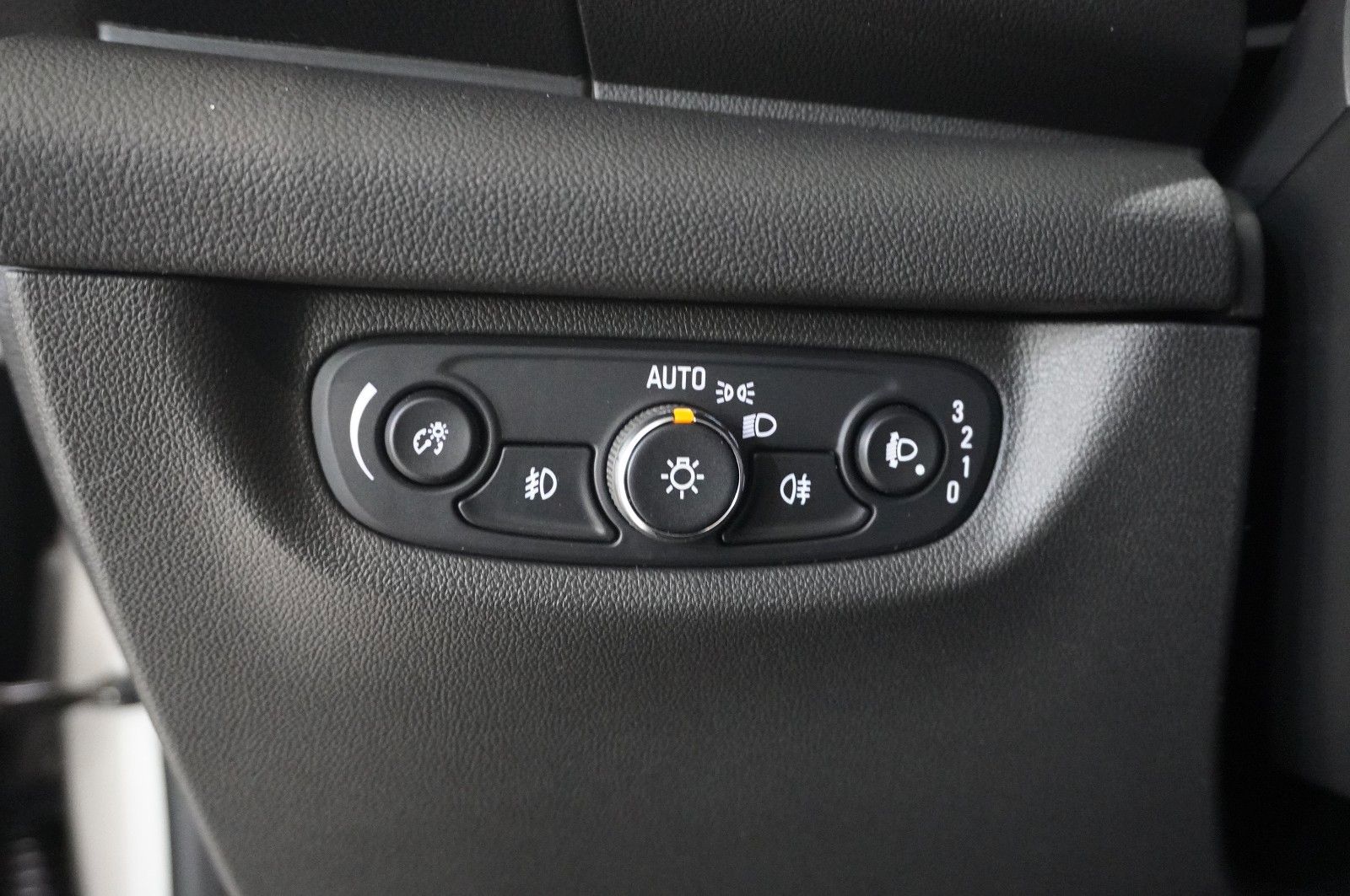 Fahrzeugabbildung Opel Insignia B ST 1.5T DYNAMIC NAVI/LED/KAMERA/DAB+