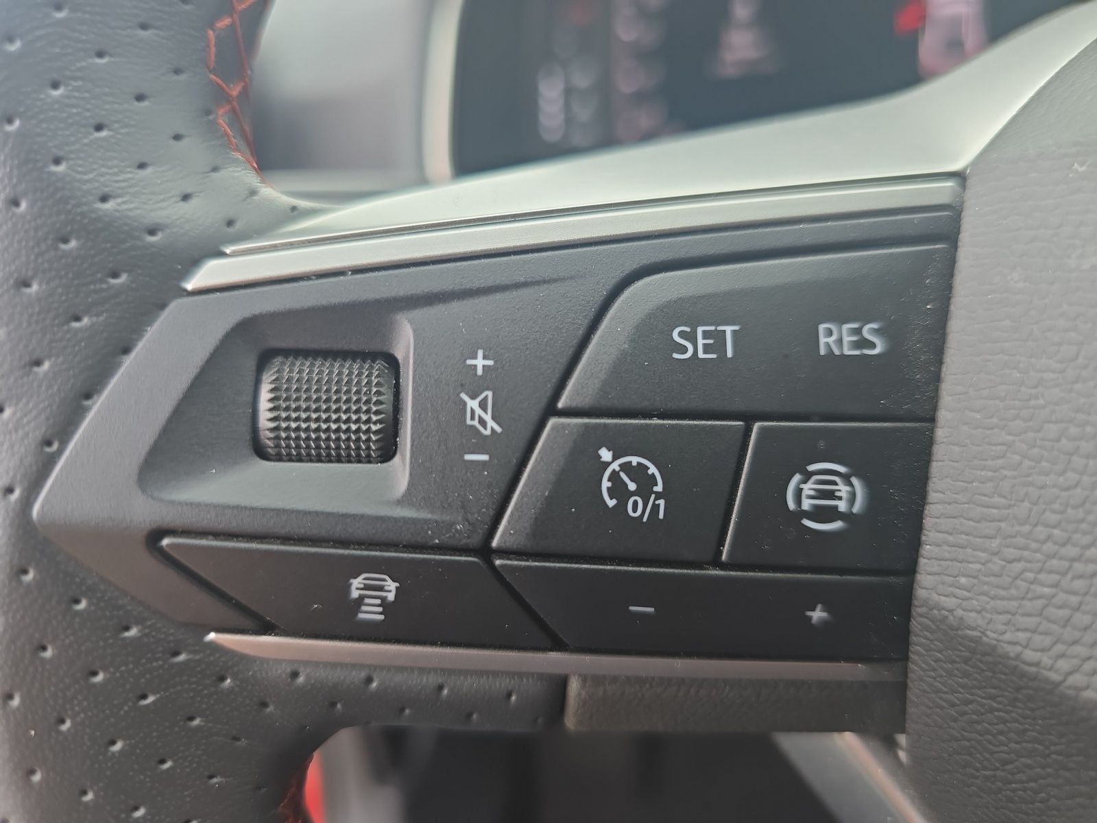 Fahrzeugabbildung SEAT Ibiza 1.0TSI FR Pro-Black-Edition LED AHK Navi A