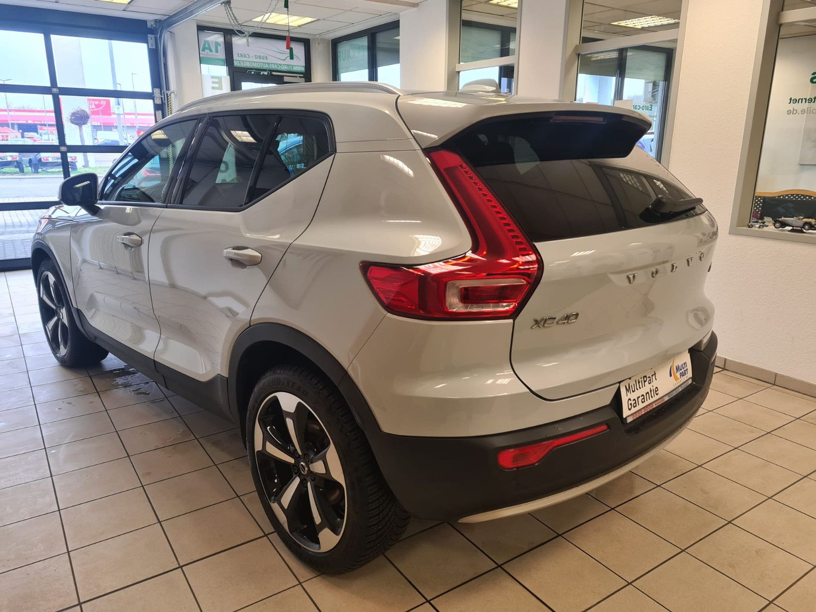 Fahrzeugabbildung Volvo XC40 Momentum AWD/LED/KLIMA/GARANTIE