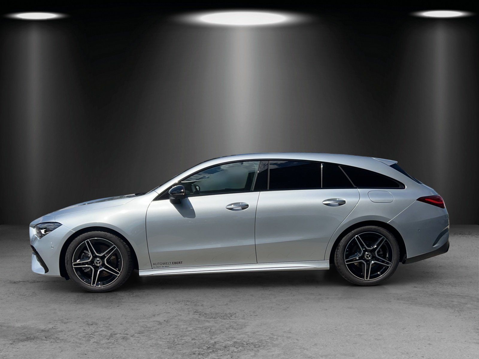 Fahrzeugabbildung Mercedes-Benz CLA 200 d Shooting Brake AMG Pano DISTRO 360 Key
