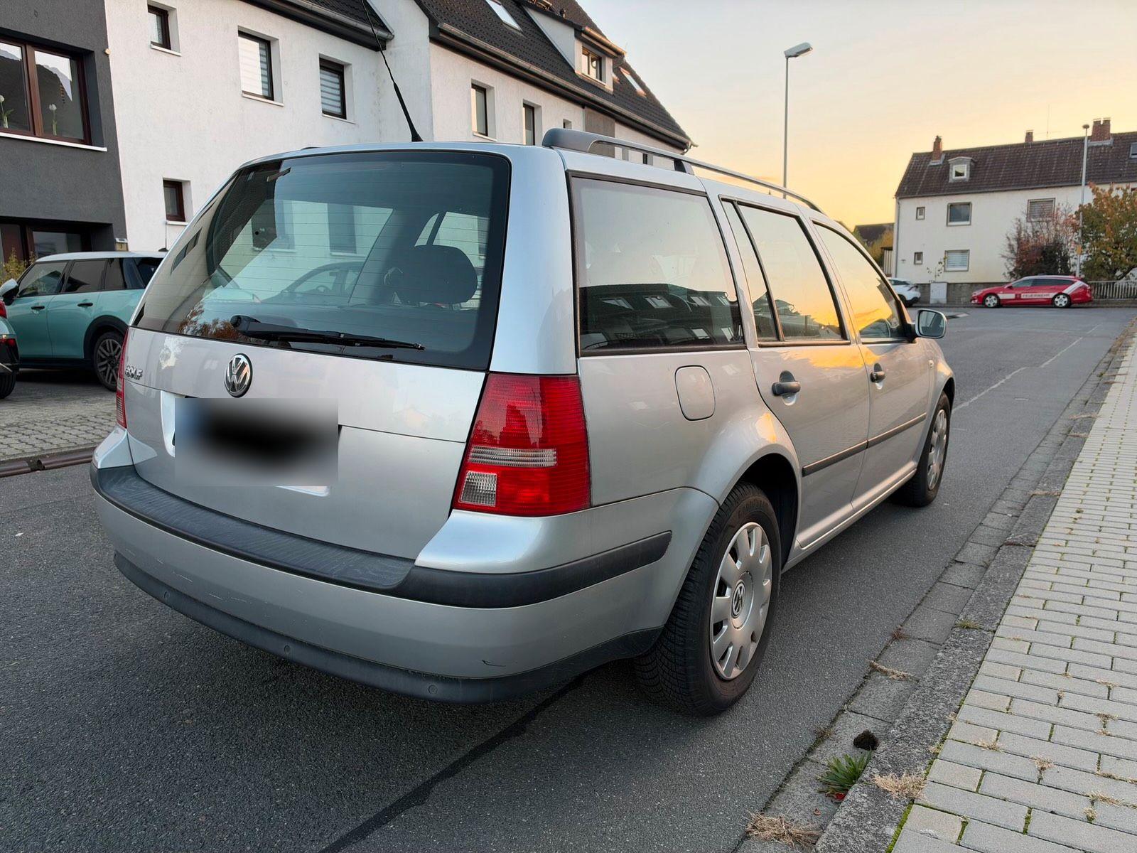 Volkswagen Golf 2004 — rear view