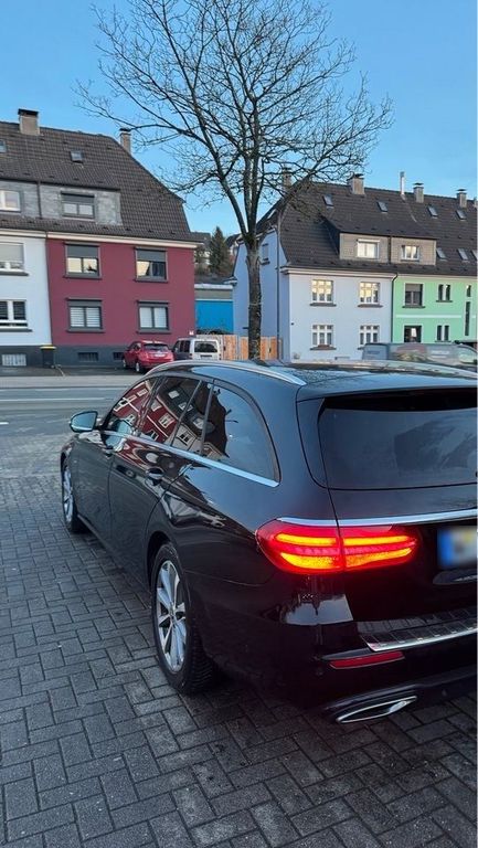 Image of Mercedes-Benz E 200