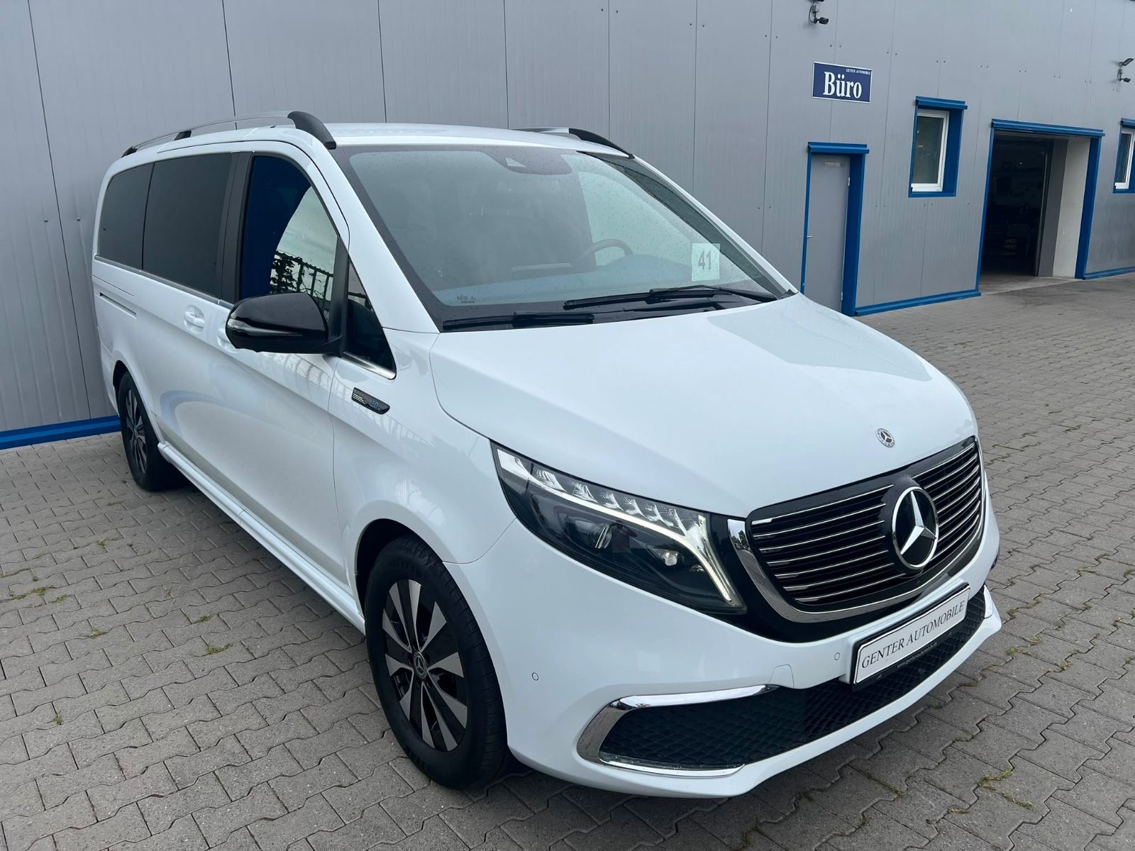 Mercedes-Benz EQV300 LANG AVANTGARDE PANO 7-SITZ 360° EL.TÜREN imagem 3