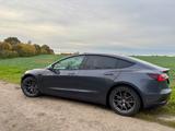 Tesla Model 3 SR+ | AHK | LFP | 1. Hand - Tesla Model 3 AHK Gebrauchtwagen