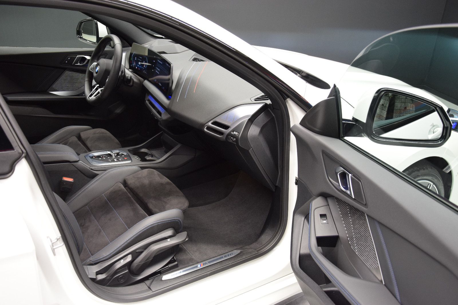 Fahrzeugabbildung BMW 220d 2 Gran Coupé M-Sport-Pro Pano HuD Massage