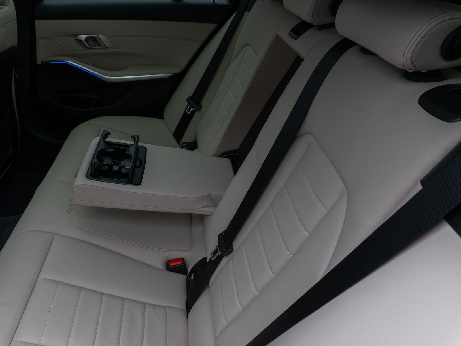 Fahrzeugabbildung BMW 320d M Sport Panorama Laser Kamera HUD DAB HiFi
