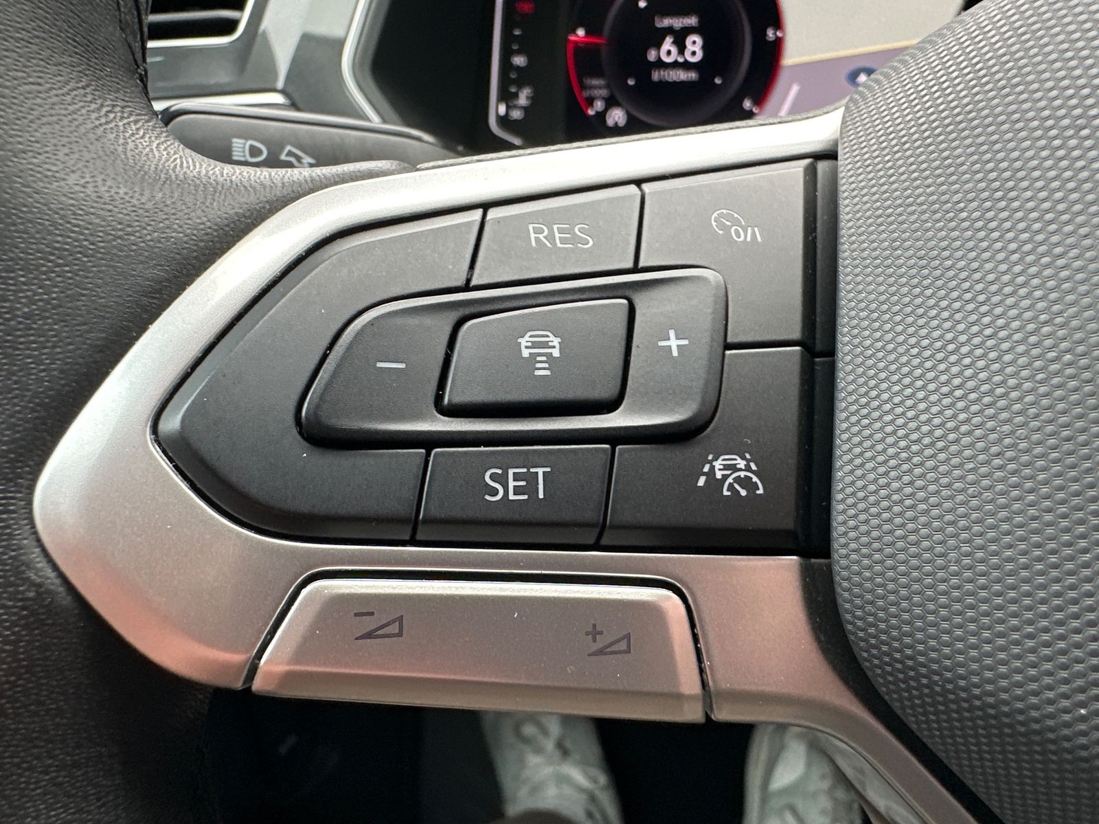 Fahrzeugabbildung Volkswagen Tiguan 2.0 TDI 4M DSG Elegance NAV+MATRIX