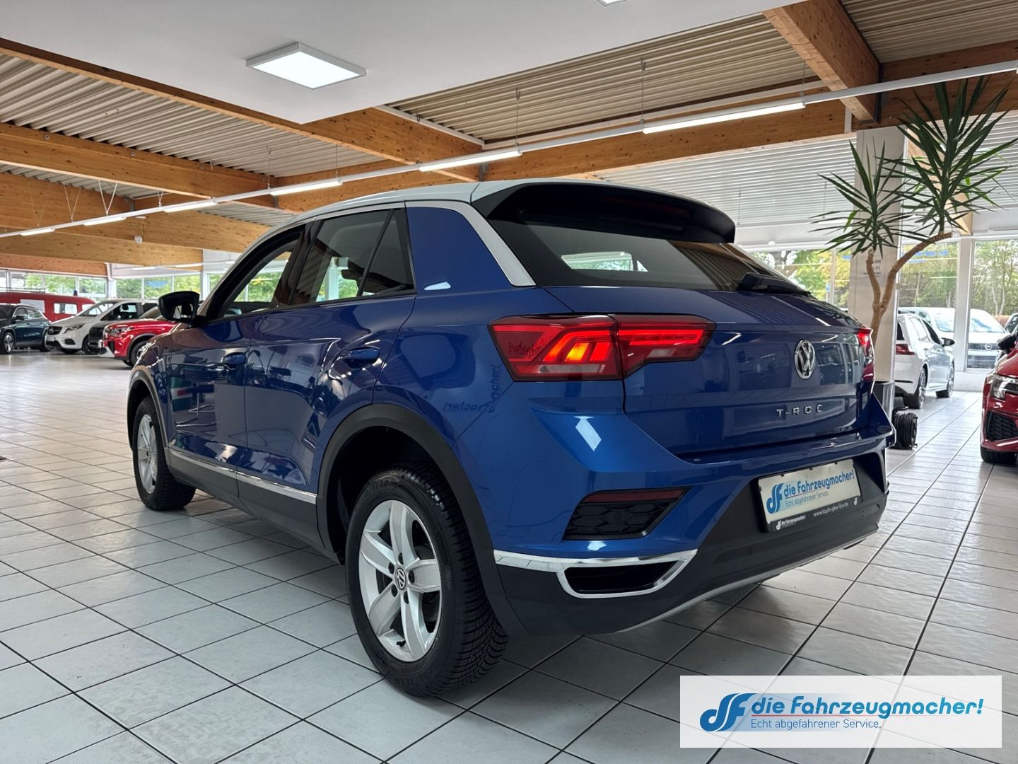 Fahrzeugabbildung Volkswagen T-Roc Style Mehrzonenklima Ambientebeleuchtung S