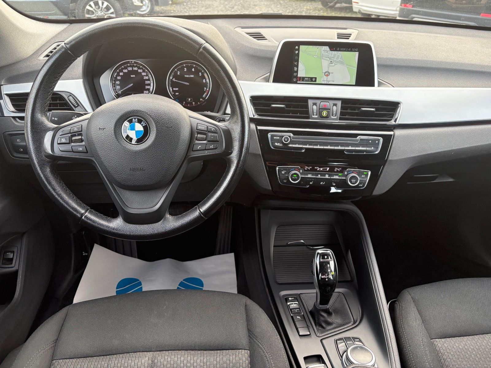 Fahrzeugabbildung BMW X1 sDrive18i Aut. Navi LED Tempomat SCHECKHEFT