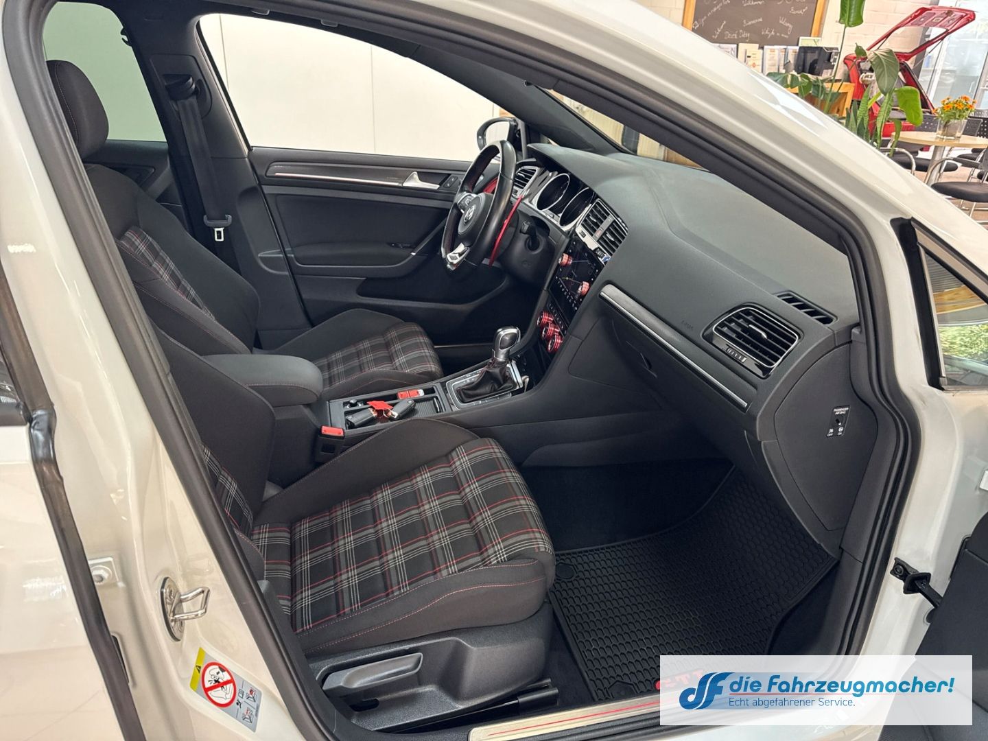 Fahrzeugabbildung Volkswagen Golf VII GTI DSG TOP-Panodach Navi VOLL-LED ACC