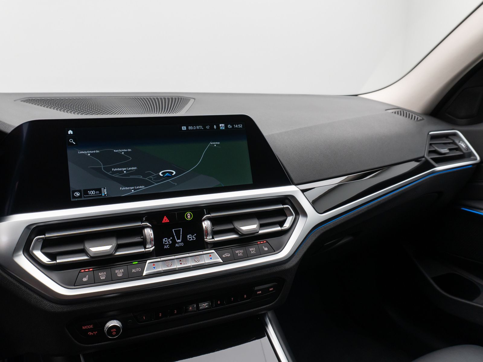 Fahrzeugabbildung BMW 330e Sport Line DAB HiFi WLAN Stop&Go PDC Alarm