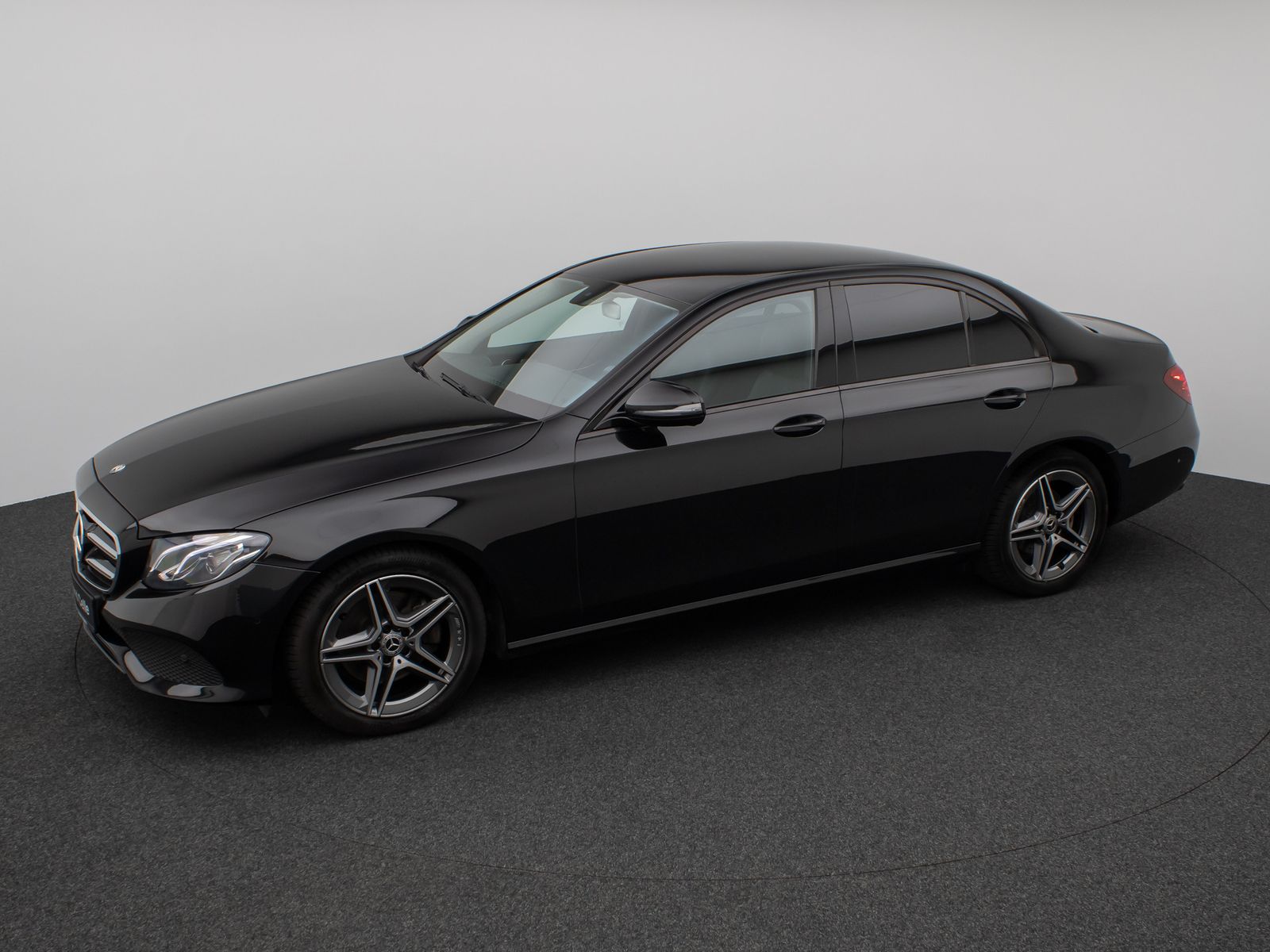 Fahrzeugabbildung Mercedes-Benz E 220 d Avantgarde. 9G-Tronic Kamera Navi Sport