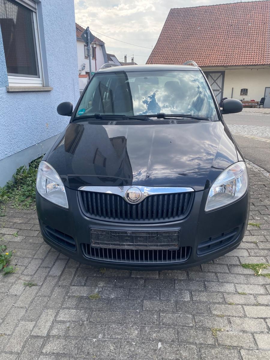 Skoda Fabia 2009 — rear view