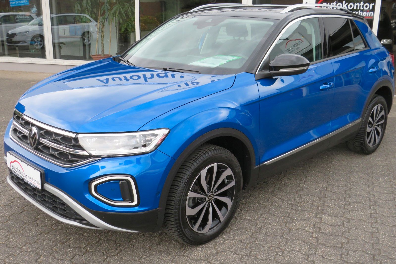 Fahrzeugabbildung Volkswagen T-Roc Style ACC APP MASSAGE SITZH. 17`KAMERA 1.H