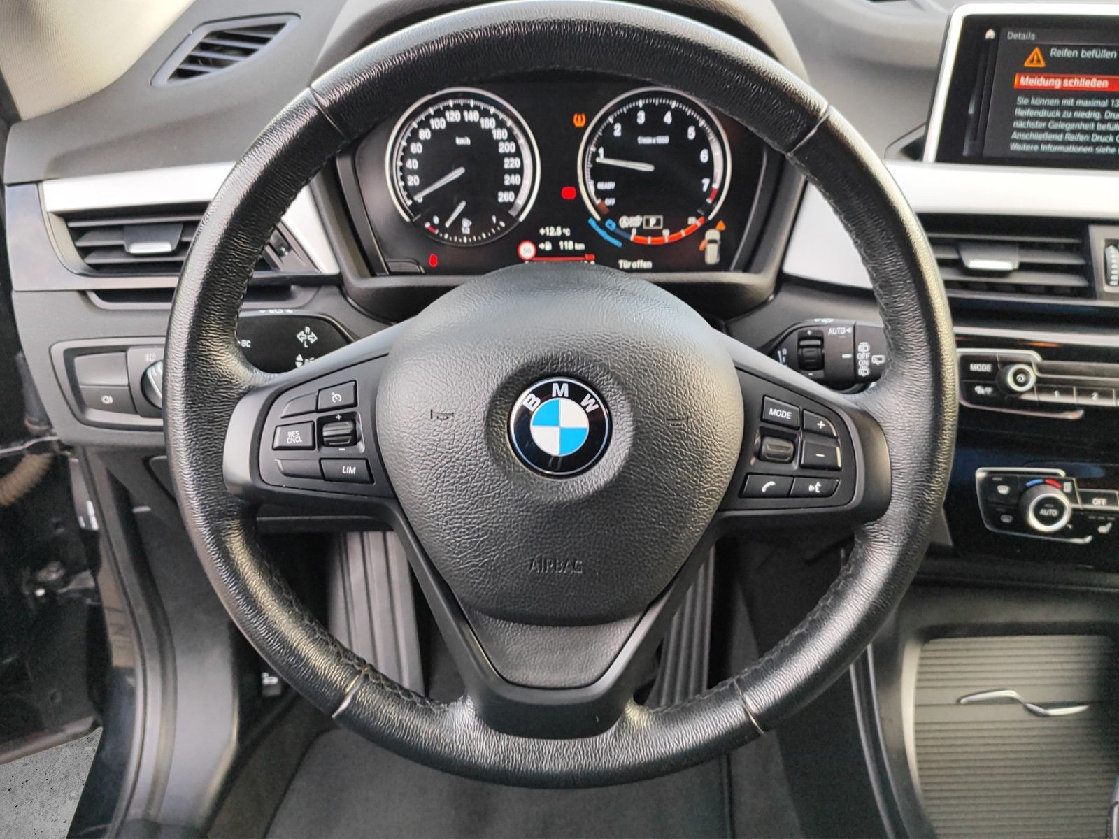 Fahrzeugabbildung BMW X1 sDrive 20 i Advantage*Automatik*Navi*DAB*PDC