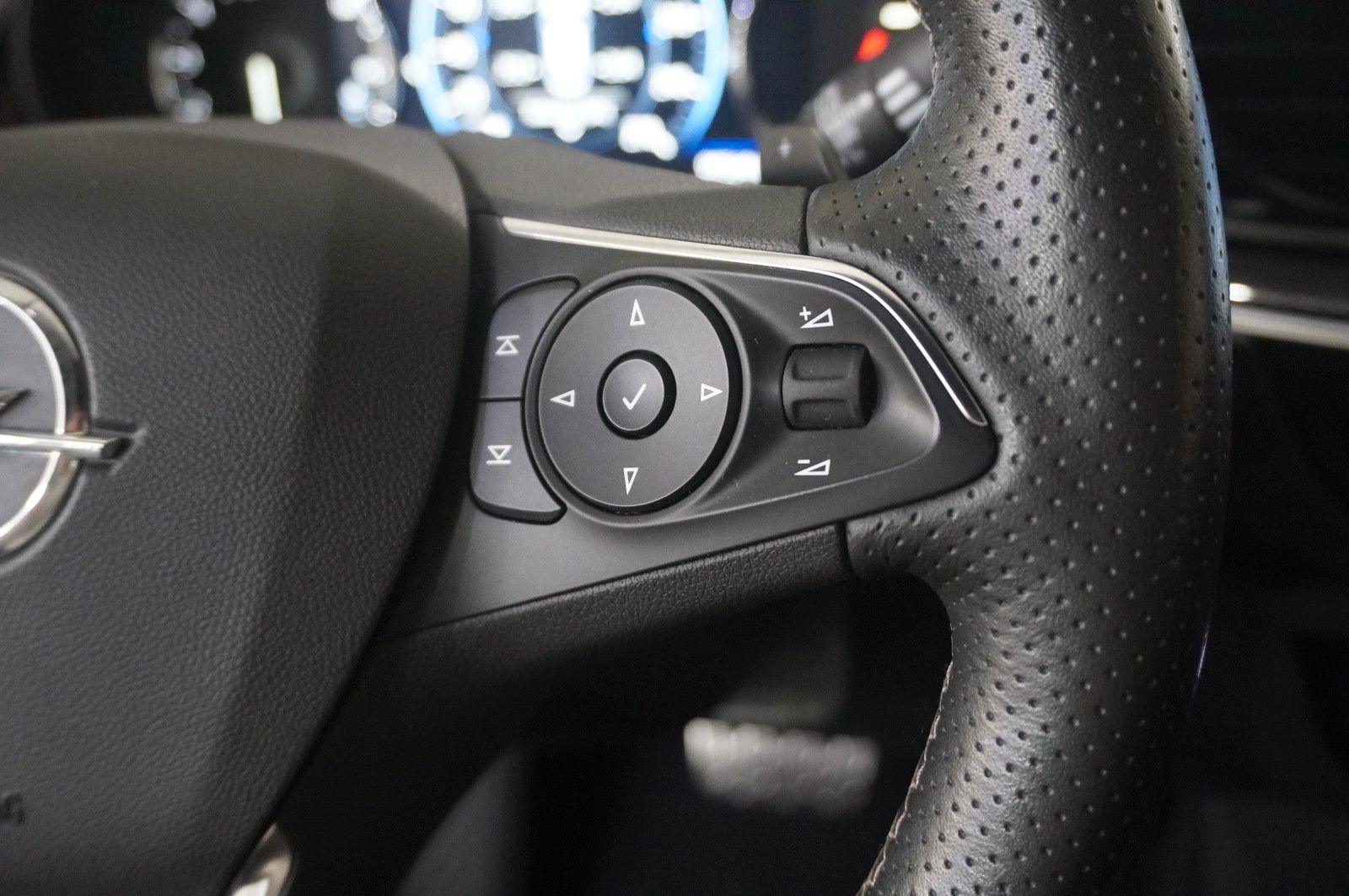 Fahrzeugabbildung Opel Insignia B ST 2.0D ULTIMATE NAVI/LED/OPC/VIRTU.