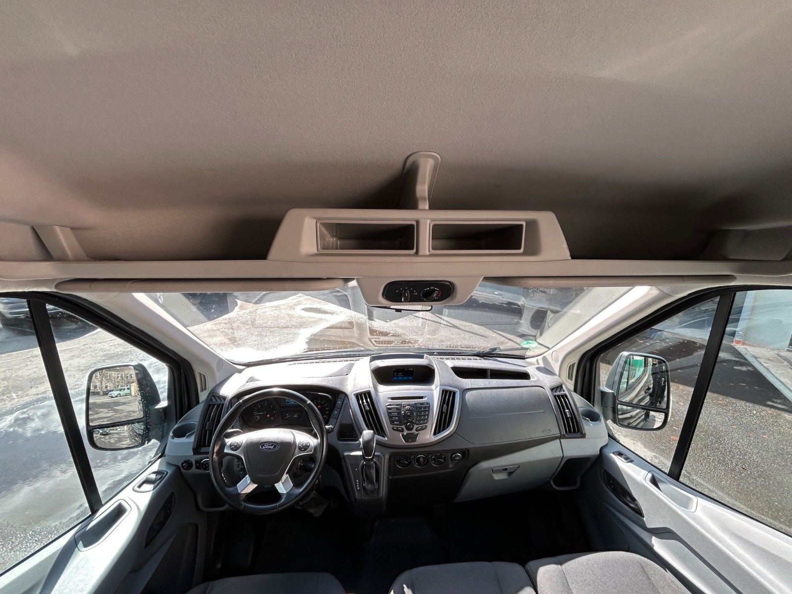 Fahrzeugabbildung Ford Transit 350 L2 Trend 9 Sitzer/Kamara/Automtik/