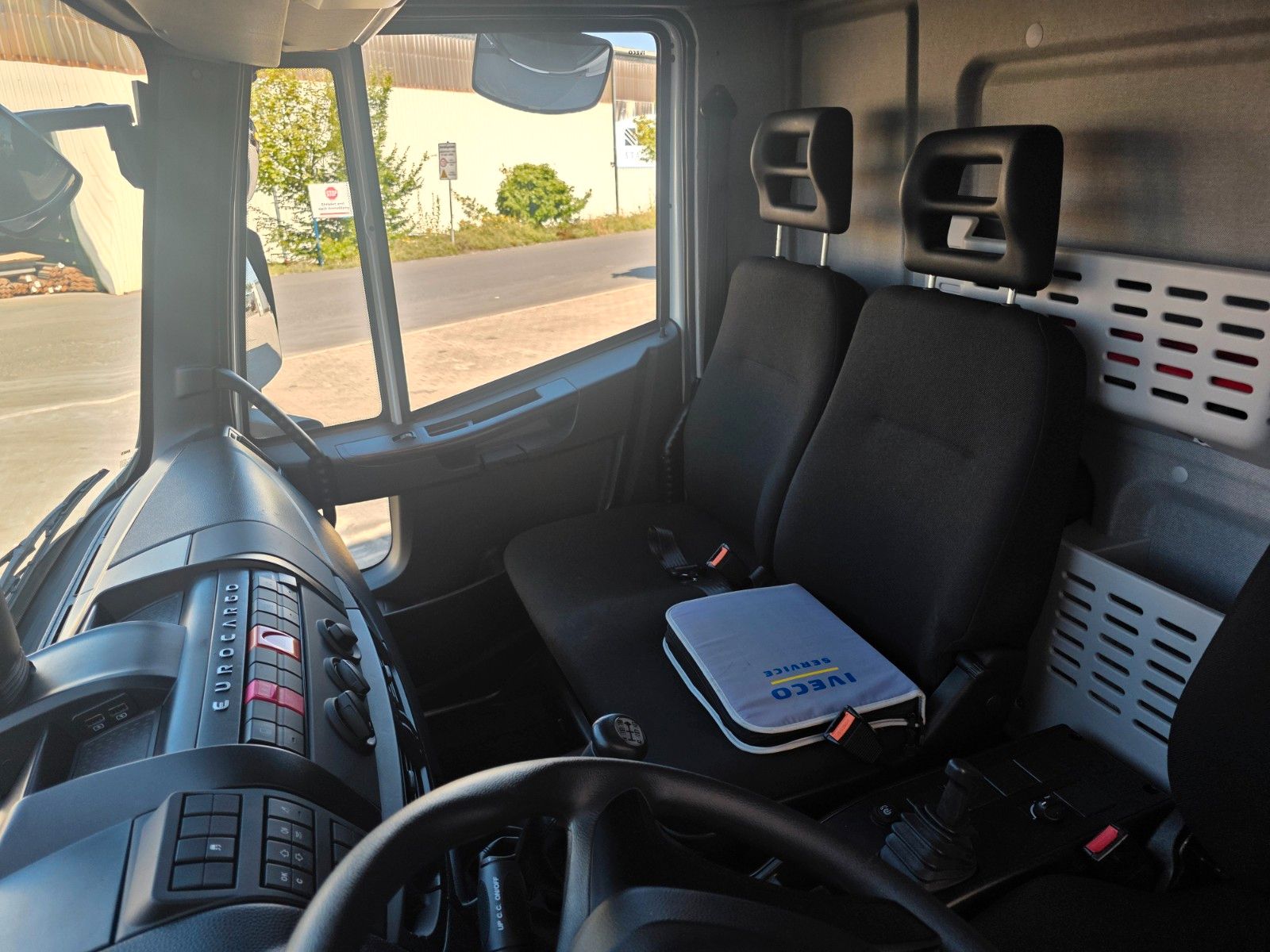 Fahrzeugabbildung Iveco Eurocargo ML120E25 LBW Palfinger 1.500kg Klima
