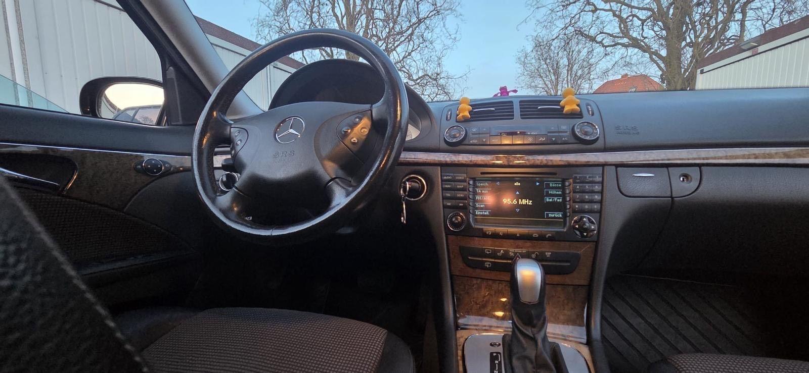 Mercedes-Benz E280 2005 — photo 11