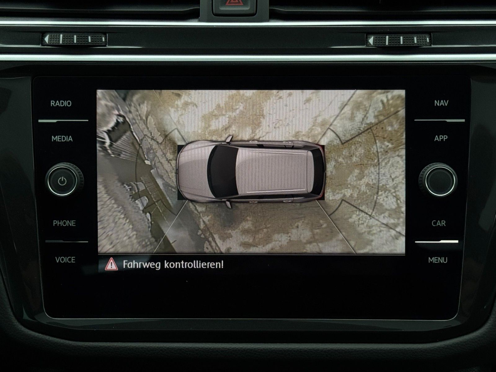 Fahrzeugabbildung Volkswagen Tiguan 2.0 TSI Hgl. 4M Alcan Pano Dynaudio 360°