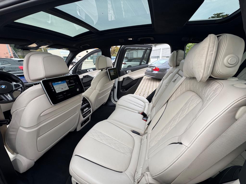 BMW X7 M50