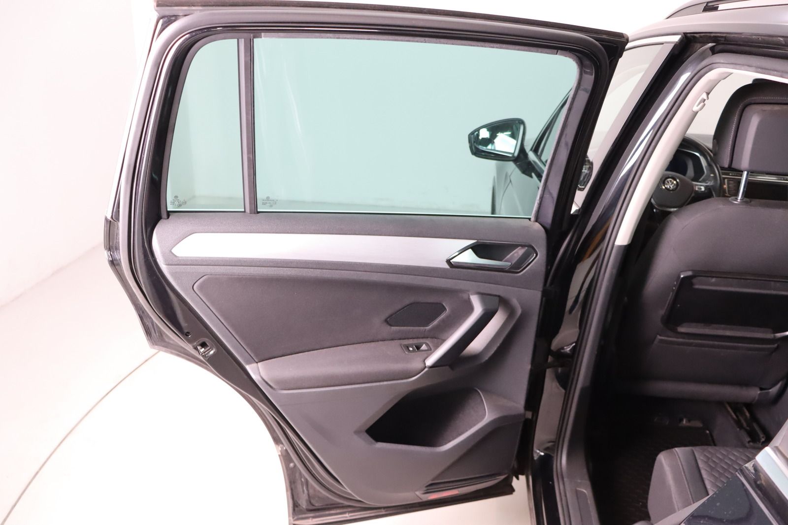 Fahrzeugabbildung Volkswagen Tiguan 4Motion 1. Hand  *Sitzhzg. * LED