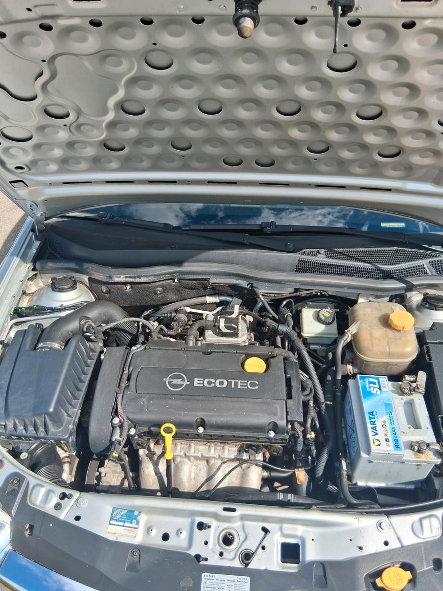 Opel Astra 2009 — photo 7