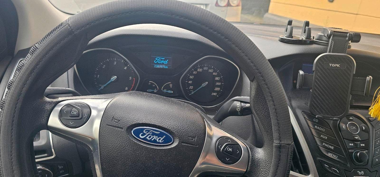 Ford Focus 2011 — photo 7