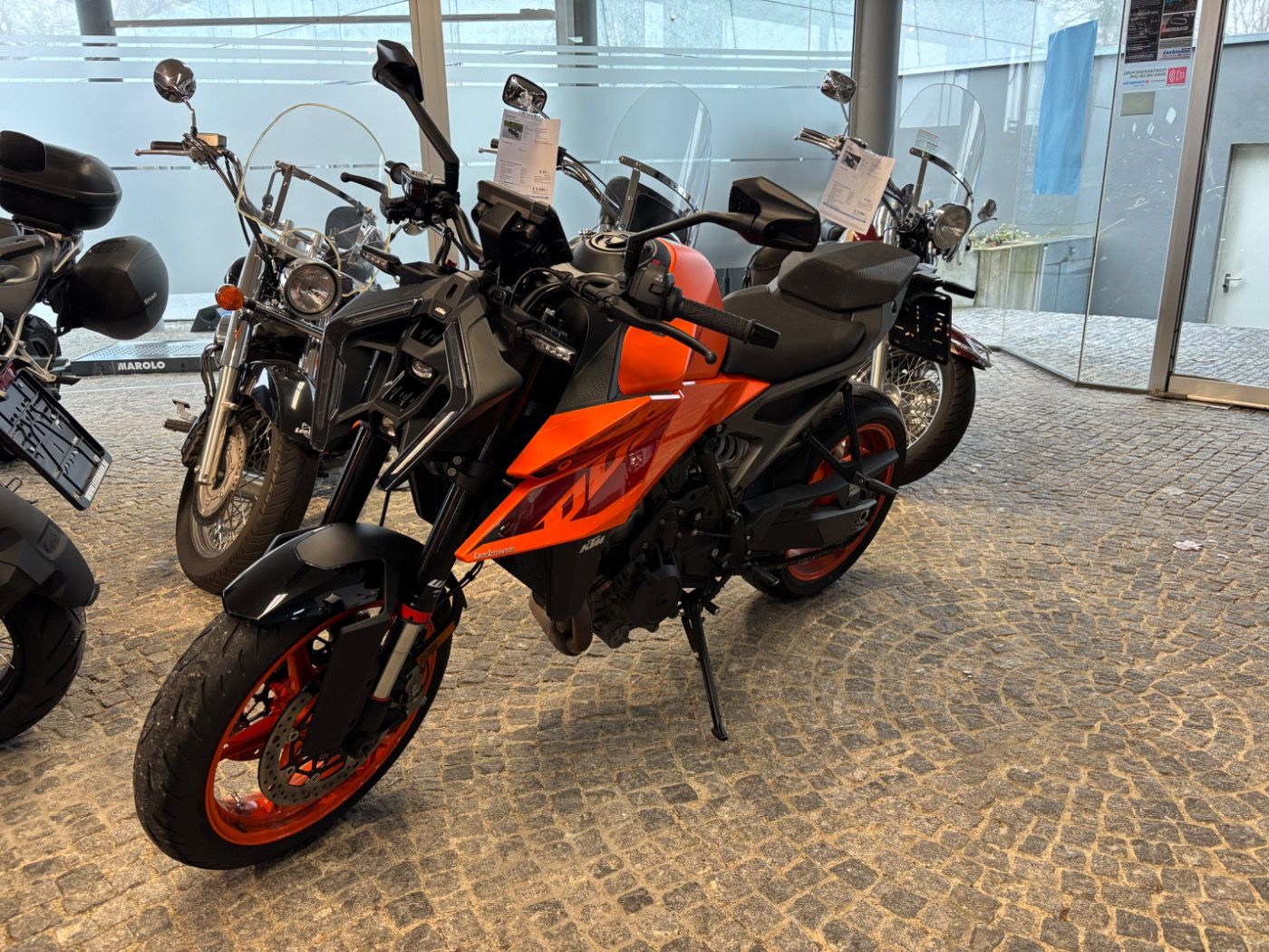 Fahrzeugabbildung KTM 990 Duke Modell 2024 mit Techpack