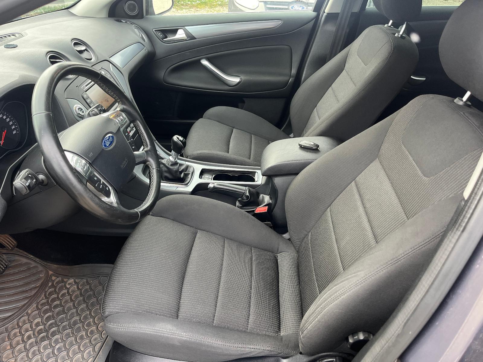 Ford Mondeo 2011 — photo 11