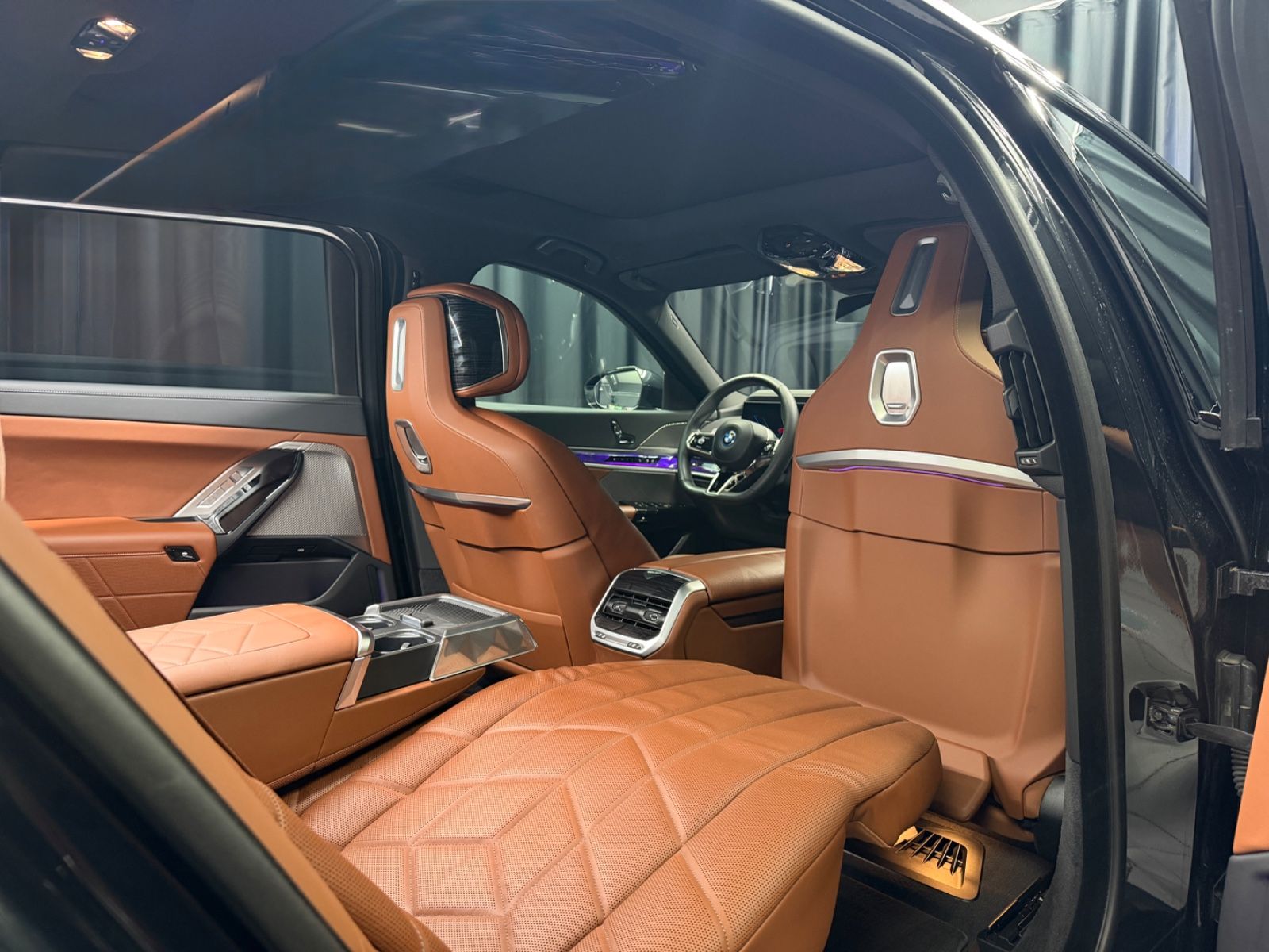 Fahrzeugabbildung BMW 750e xDrive M Sport Pro|TV|B&W|MASSAGE|SKY-LOUNG
