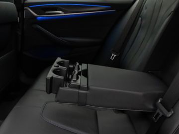 Fahrzeugabbildung BMW 520d xD M Sport Laser Kamera HUD DAB HiFi AHK