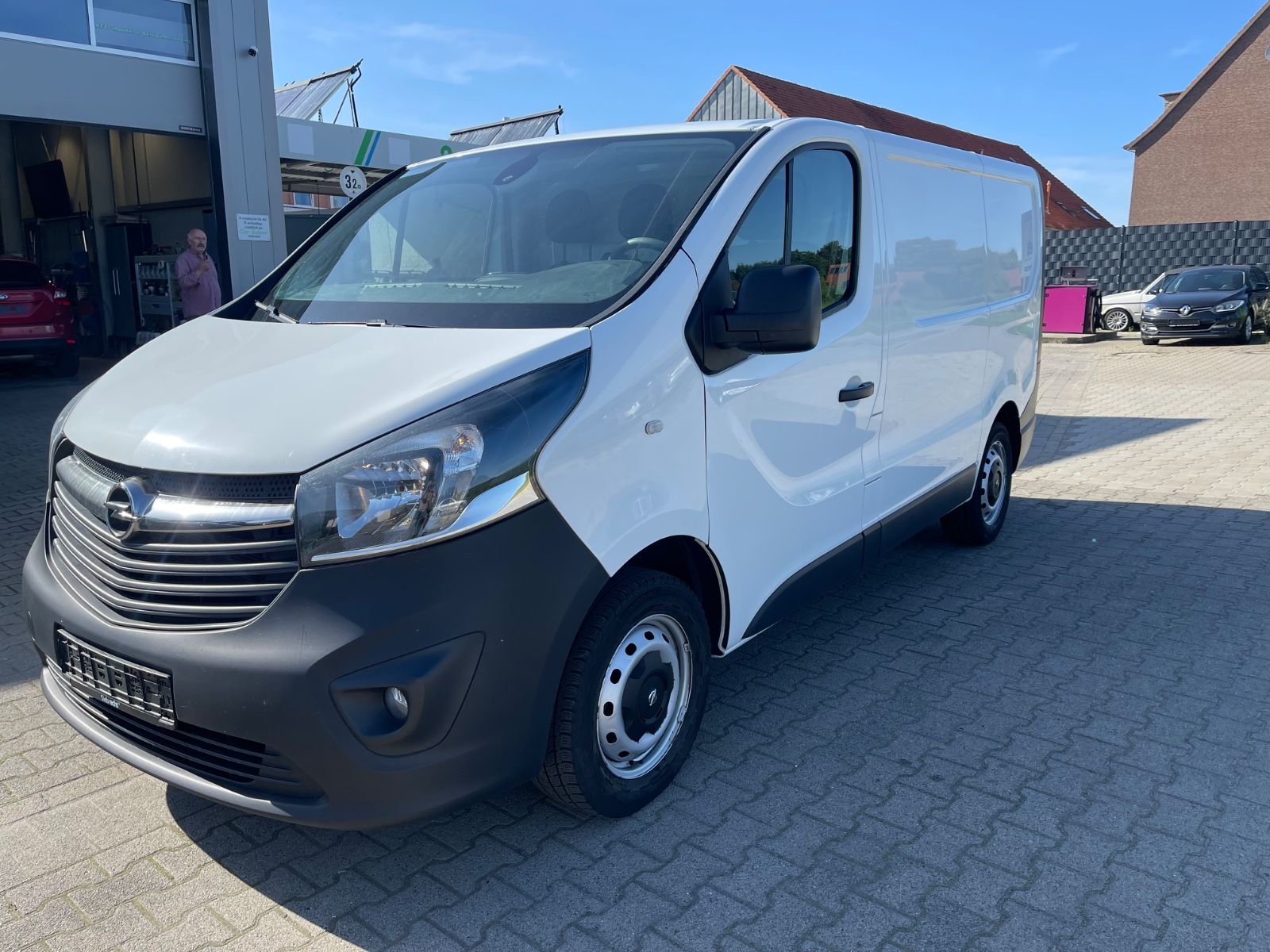 Opel Vivaro - 1