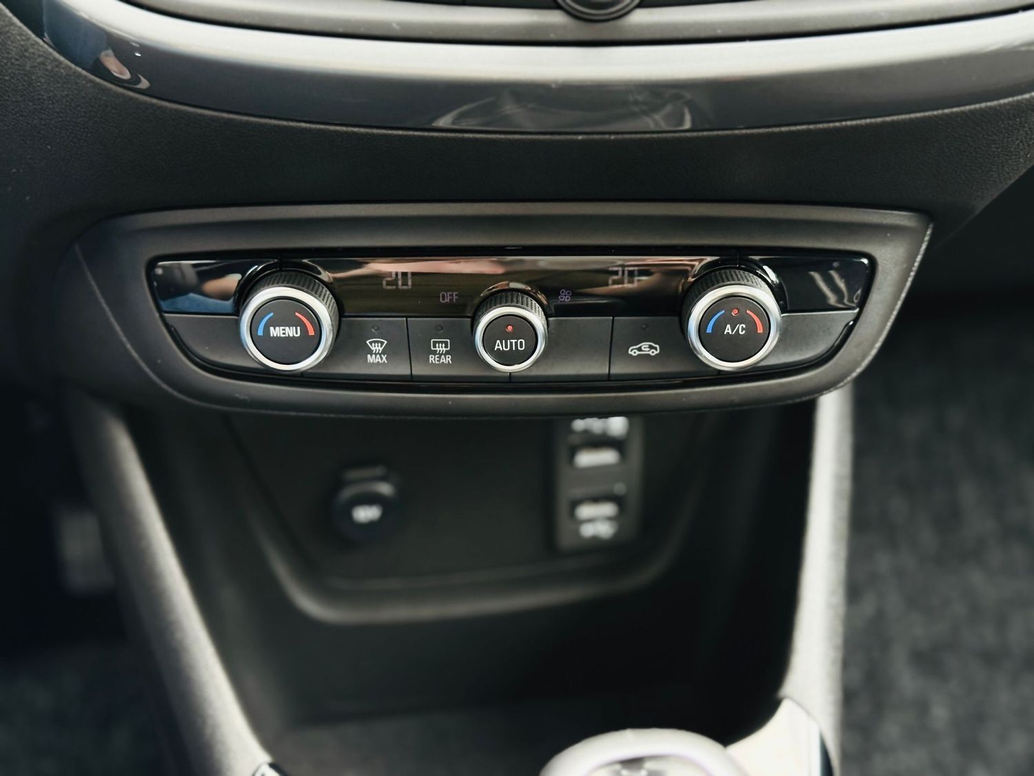 Fahrzeugabbildung Opel Crossland X 1,2 T ELEG., Navi, Panod, LED, RFK,