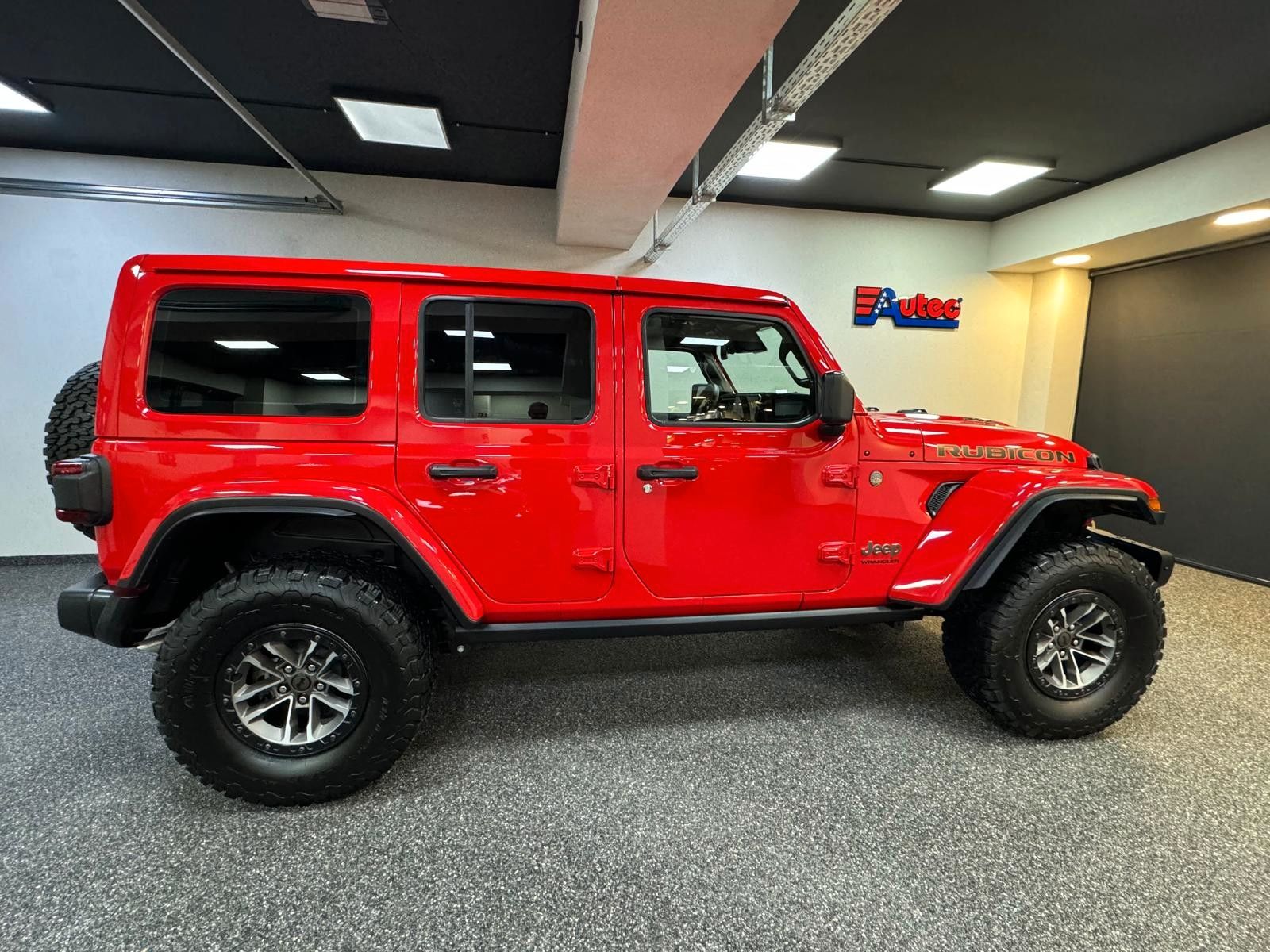 Fahrzeugabbildung Jeep RUBICON 392-6.4L HEMI V8-RECON 35"-STEEL BUMPER