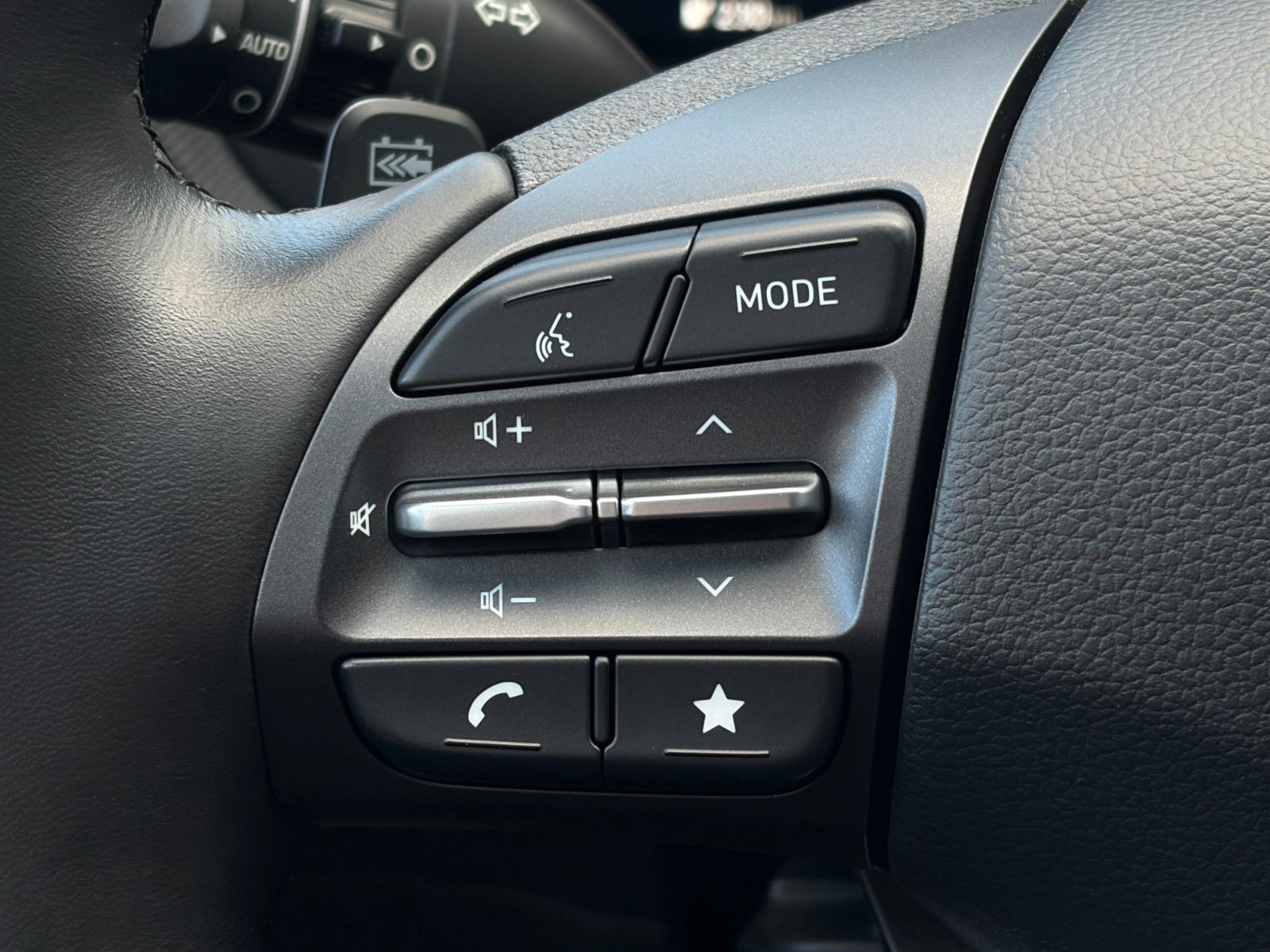 Fahrzeugabbildung Hyundai KONA E Select 2WD ACC PDC CAM LHZ SHZ CarPlay