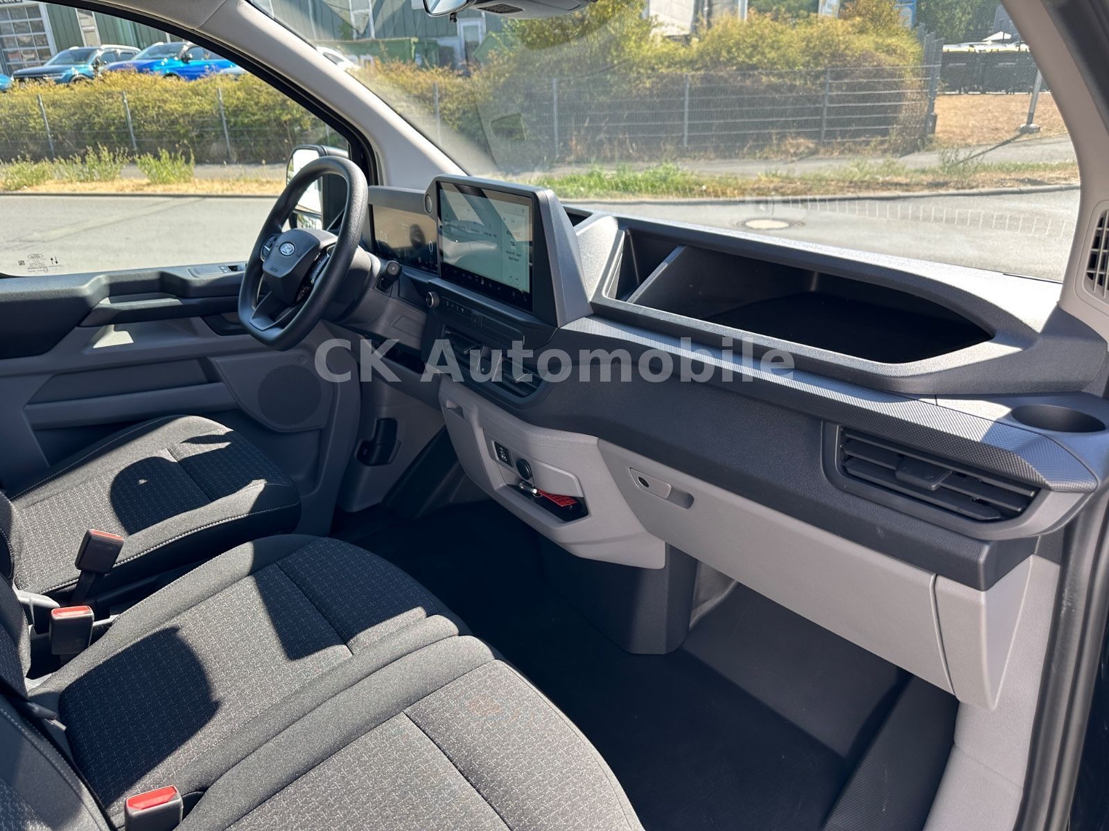 Fahrzeugabbildung Ford Transit Custom Kombi 320 L2 AWD Trend/9 Sitze