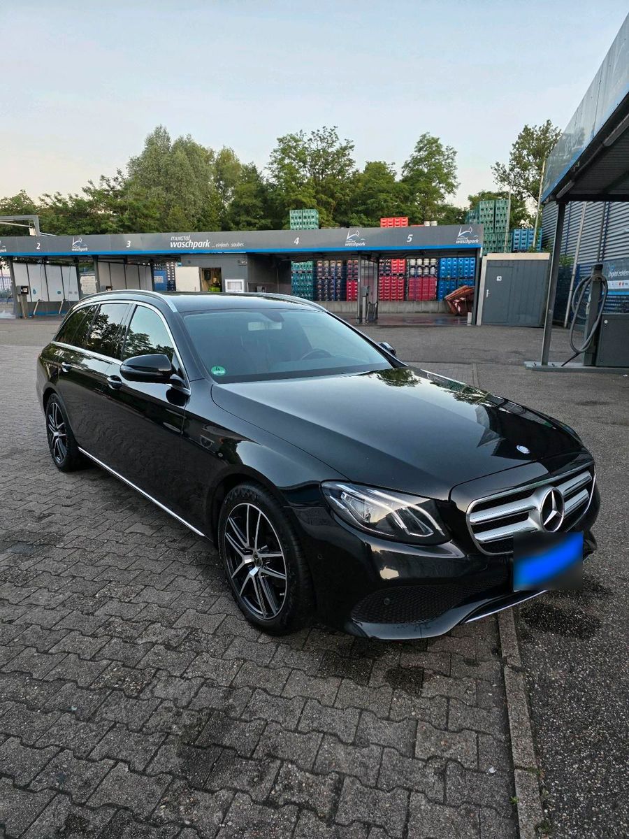 MERCEDES-BENZ Mercedes-Benz E 220d T E-Klasse AVANTGARDE...