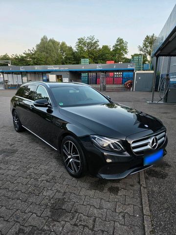 MERCEDES-BENZ Mercedes-Benz E 220d T E-Klasse AVANTGARDE...