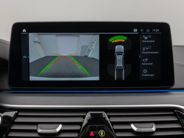 Fahrzeugabbildung BMW 530e Tour Luxury Line HiFi Pano AHK Kamera DAB